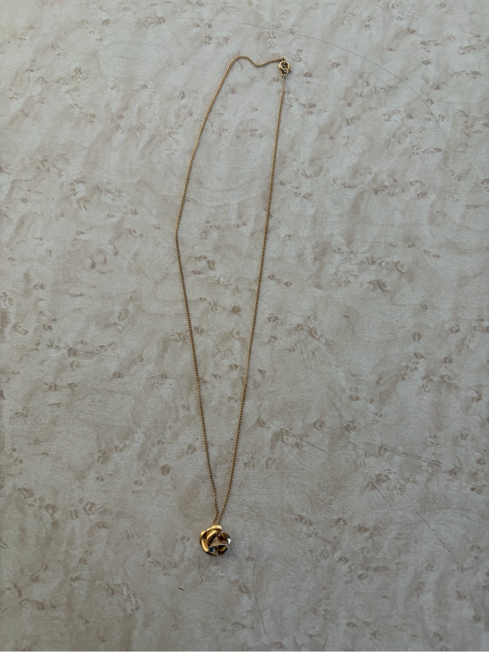 Delicate Gold Flower Pendant Necklace